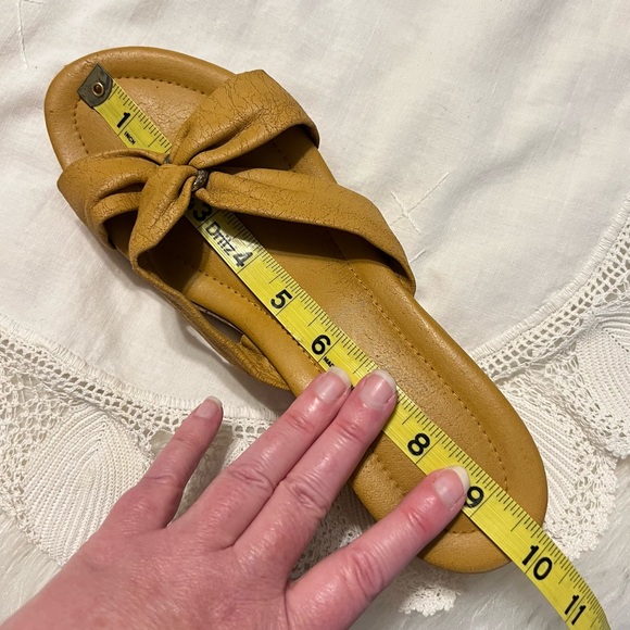 Vintage Island Slipper Wedge Sandals Shoes Made in Hawaii No Size but Approx 8 - Picture 4 of 16